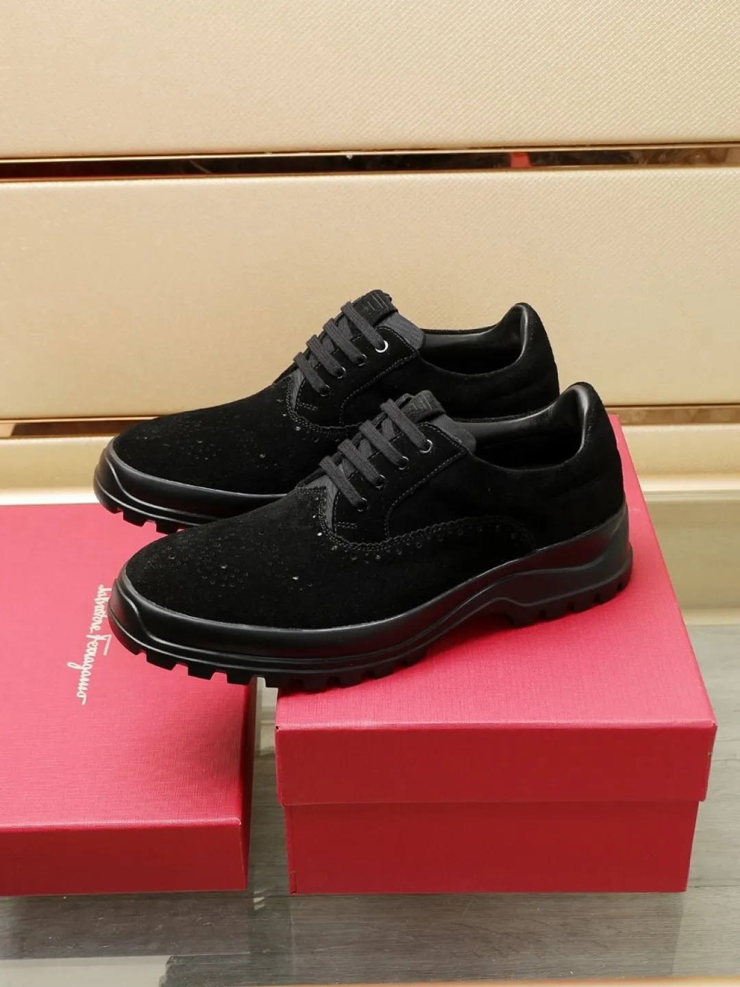 Factory P680💰🔥《Ferragamo》👏Latest•High-end top brand luxury~purchasing agent, top~quality. New fashionable business men's shoes 🔜The uppers are made of original first-layer open-edge beaded cowhide➕cowhide·lining, with fine workmanship. The original stylish and soft combination wear-resistant and non-slip outsole is light and comfortable on the feet. The real thing looks better in real photos. Number of yards: 38--44 (45 and 46 can be customized)